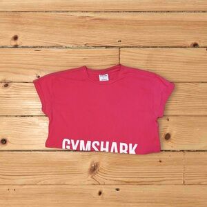 GYMSHARK PINK crop tee